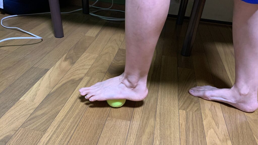 足裏のテニスボールマッサージはむずむず脚症候群に効果あり
